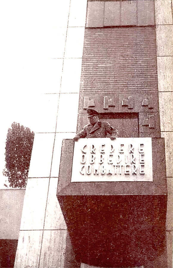 biella-torre-littoria-il-duce-affacciato-al-balcone