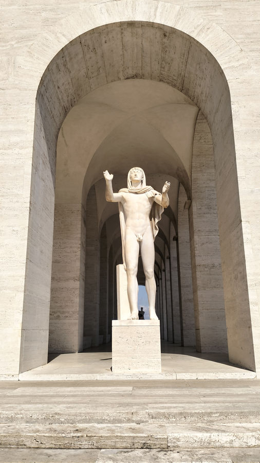 roma-eur-il-genio-della-poesia-palazzo-della-civilta-italiana