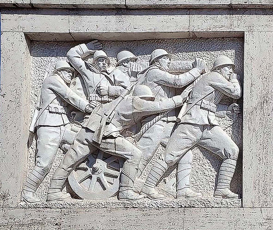 altorilievo-decorativo-ponte-duca-emanuele-filiberto-di-savoia-aosta-roma-foro-mussolini-battaglie-dellisonzo