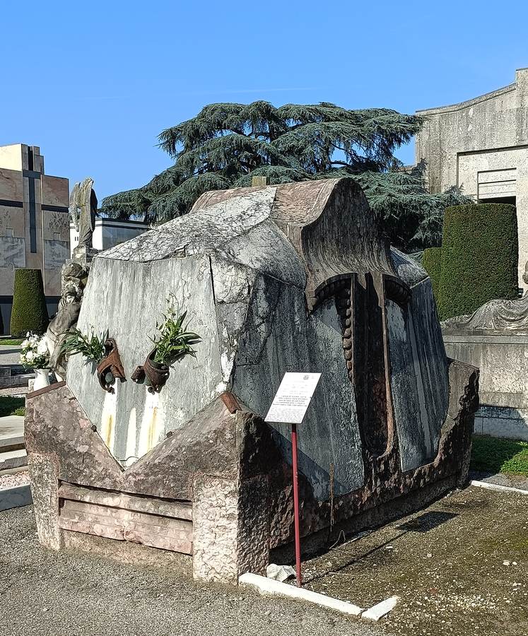 sarcofago-usigli-cimitero-monumentale-di-mantova