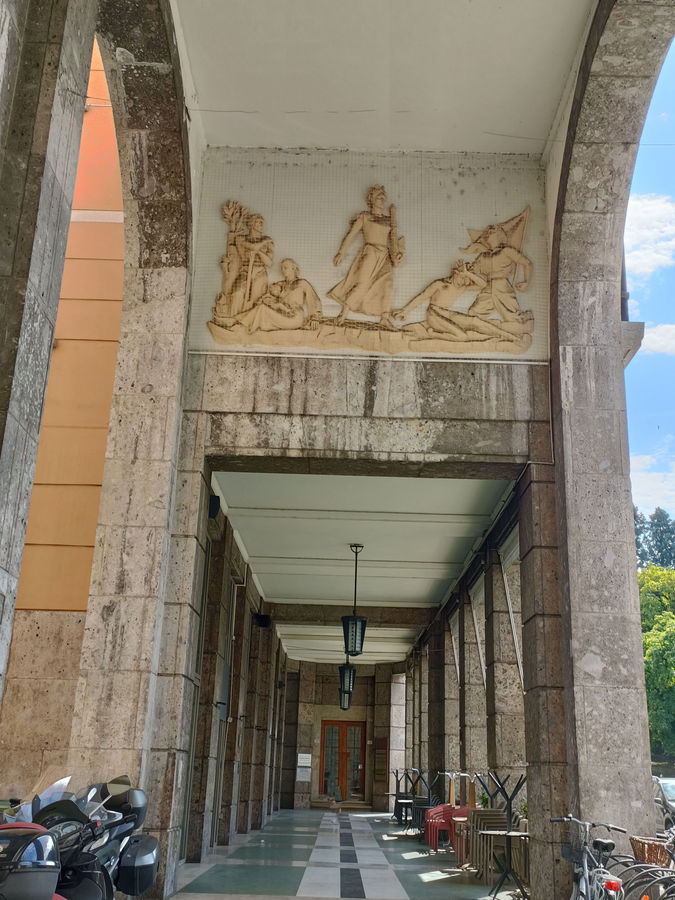 bolzano-le-parche-portici-di-piazza-della-vittoria