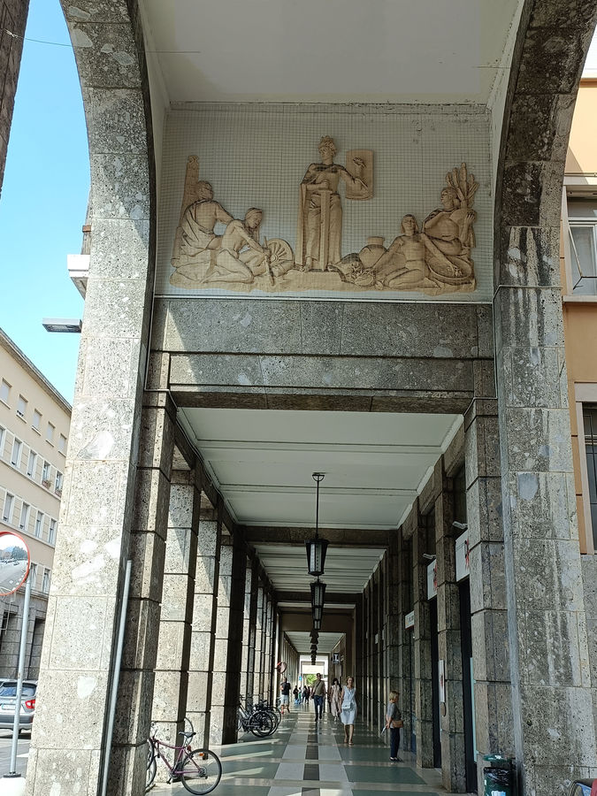 bolzano-le-parche-portici-di-piazza-della-vittoria