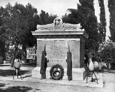 roma-campidoglio-ara-dei-caduti-fascisti-fregi-e-decorazioni