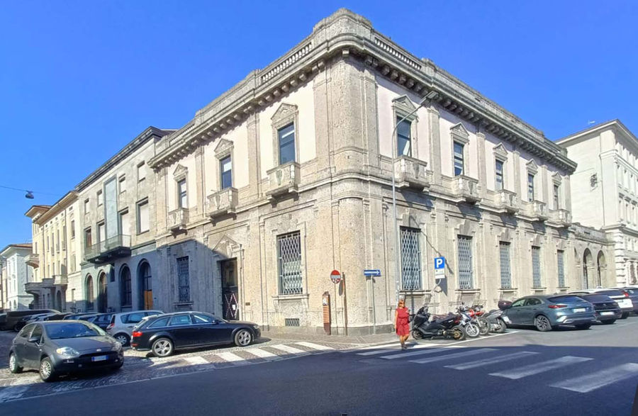 mantova-banca-cariplo-uffici-comunali-banca-su-via-matteotti-angolo-via-mazzini