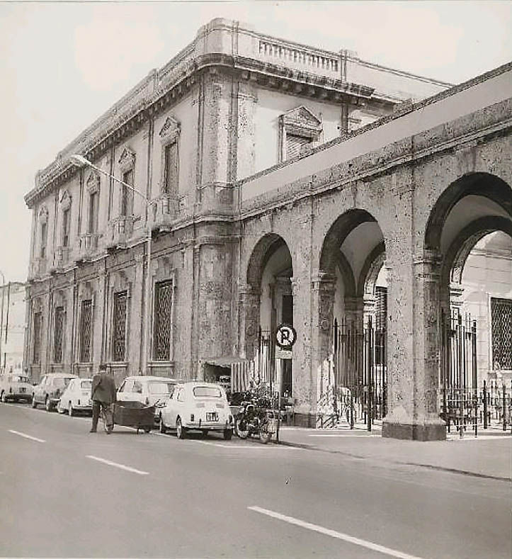mantova-banca-cariplo-uffici-comunali-banca-su-via-matteotti-angolo-via-mazzini