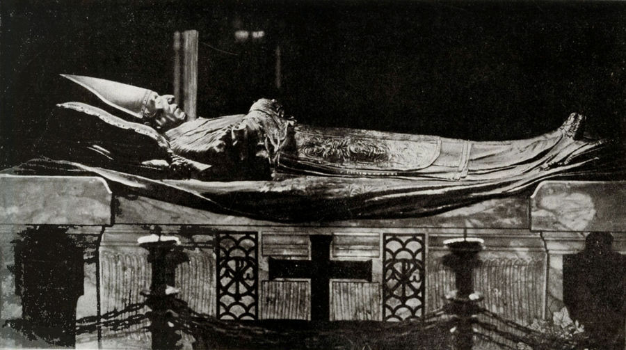 benedetto-xv-tomba-nelle-grotte-vaticane-roma-citta-del-vaticano