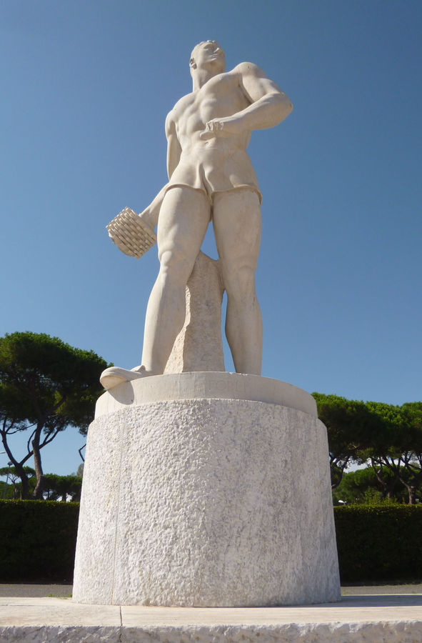 giocatore-di-pallone-a-bracciale-donato-dalla-citta-forli-roma-eur