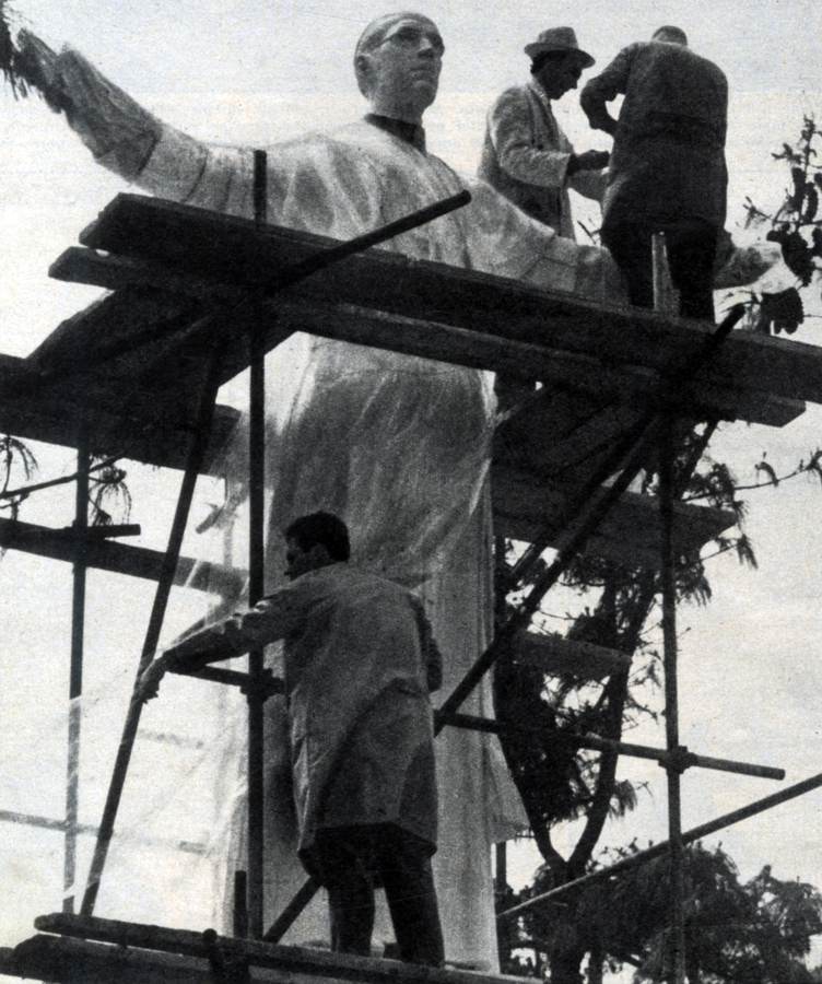 Pio XII (prova con modello in gesso) - (1966).