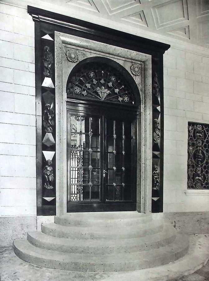 roma-albergo-degli-ambasciatori-portale-dingresso-con-sculture-di-alfredo-biagini