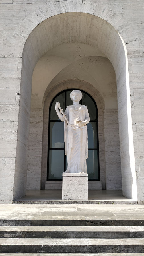 roma-eur-la-medicina-palazzo-della-civilta-italiana