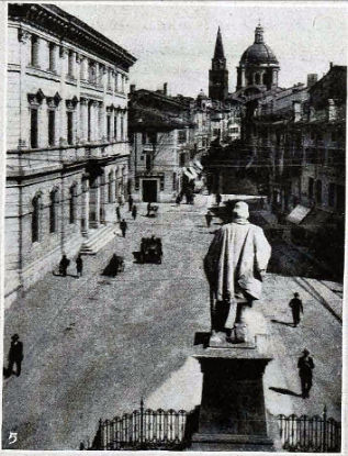 mantova-palazzo-della-poste-e-del-telegrafo-monumento-a-giuseppe-garibaldi-piazza-garibaldi-poi-martiri-di-belfiore