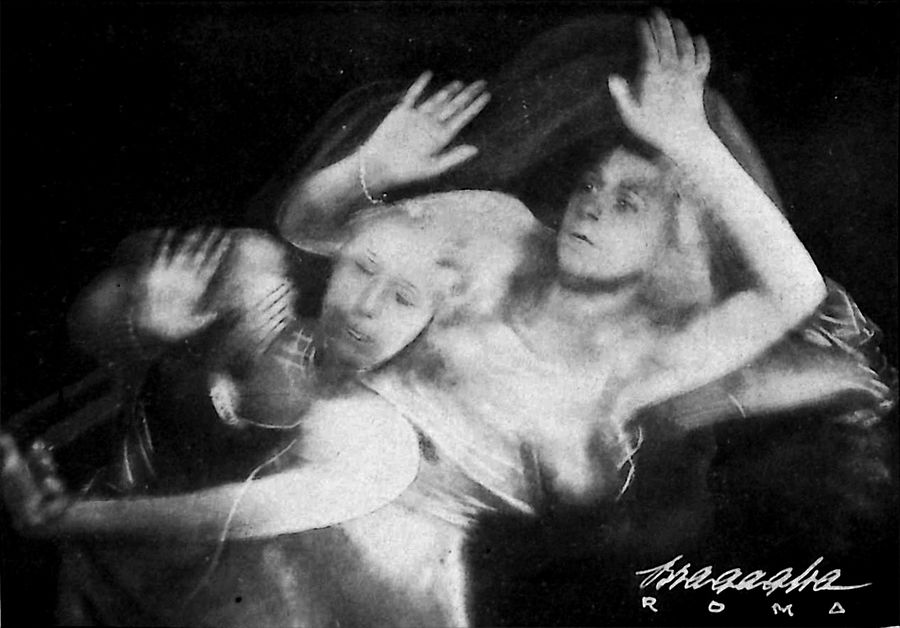 la-partenza-e-larrivo-di-una-figura-pantomimica