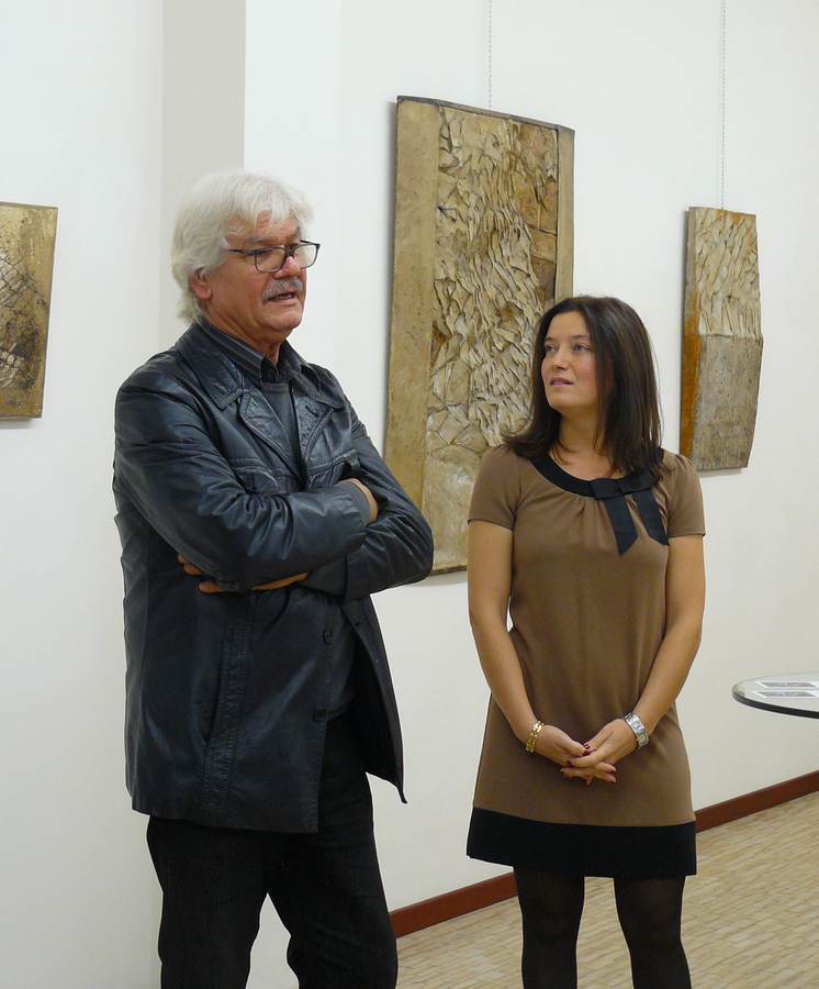Brunivo Buttarelli con Arianna Sartori all'inaugurazione della sua personale a Mantova il 19 ottobre 2013 alla Galleria Sartori