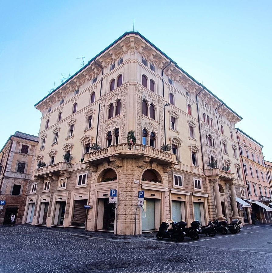 mantova-palazzo-gallico-piazza-concordia-angolo-via-bertani