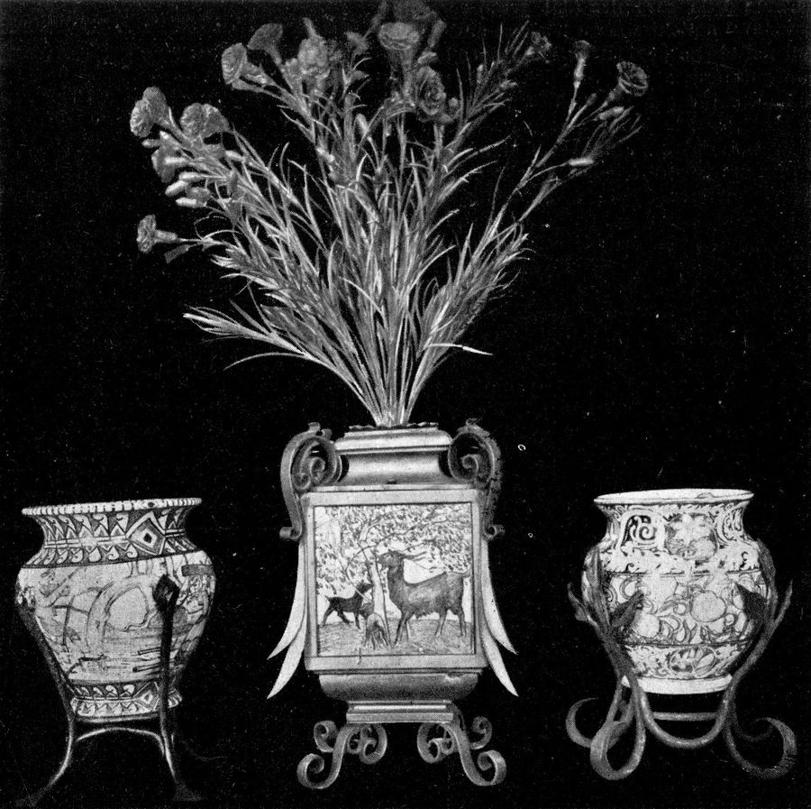 vasi-decorati-di-maiolica-e-ferro-battuto