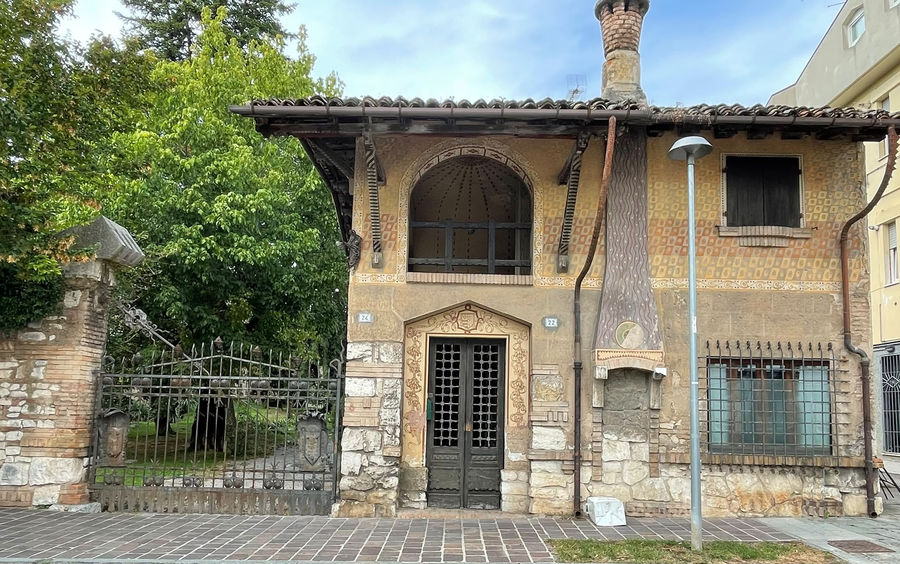 castiglione-delle-stiviere-mantova-casa-nodari-particolare