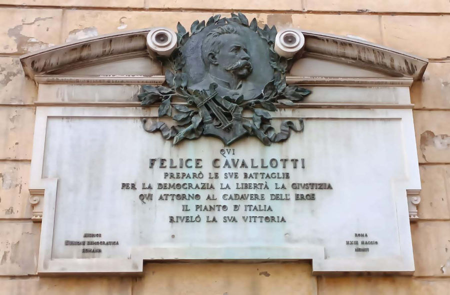 qui-felice-cavallotti-preparo-le-sue-battaglie-roma-piazza-rondanini-48