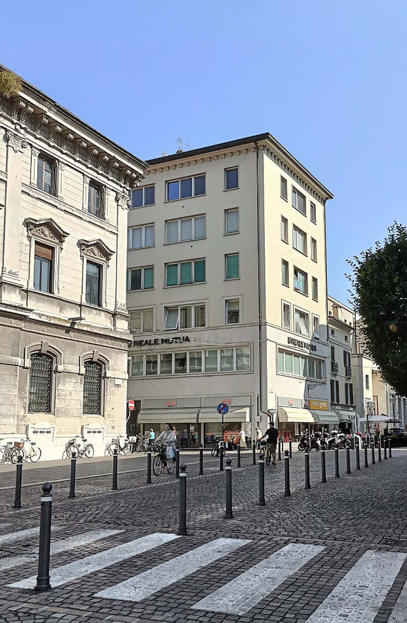 mantova-palazzo-su-via-grazioli-angolo-via-roma-reale-mutua