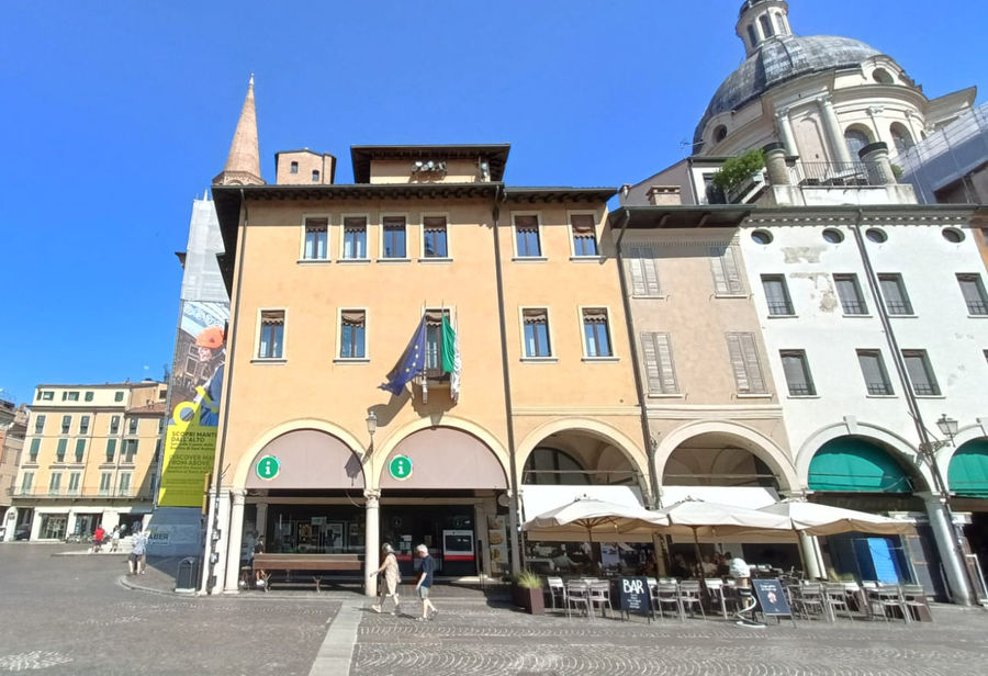 mantova-la-cervetta-da-piazza-erbe-ricostruzione