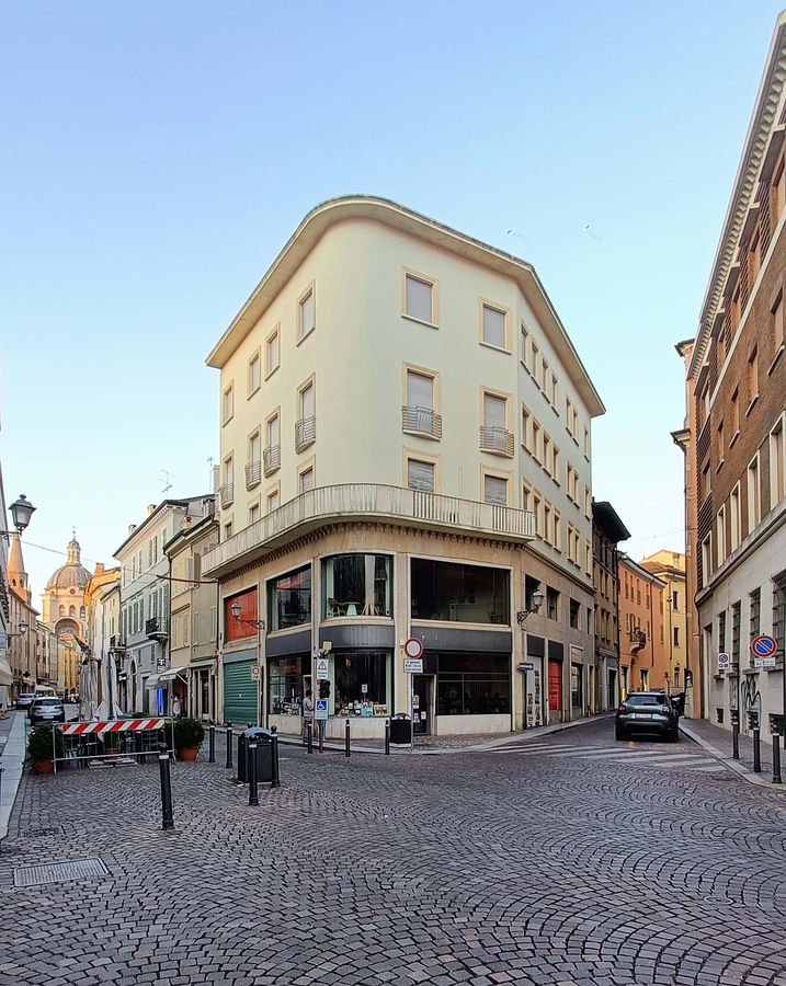mantova-palazzo-su-via-corridoni-angolo-via-roma