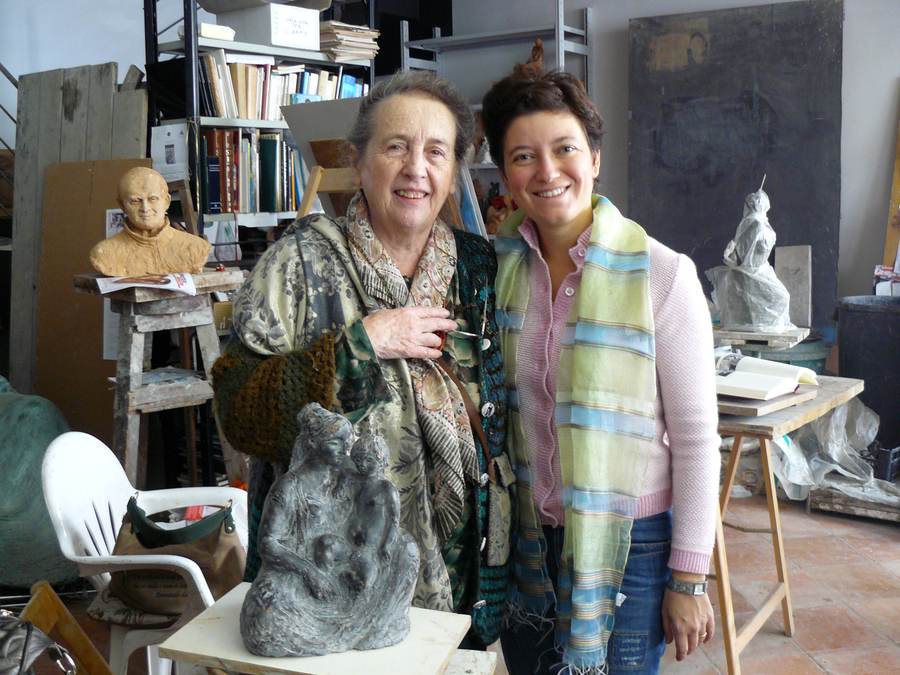 Amalia Ciardi Duprè nel suo studio a Firenze con Arianna Sartori, 2011.