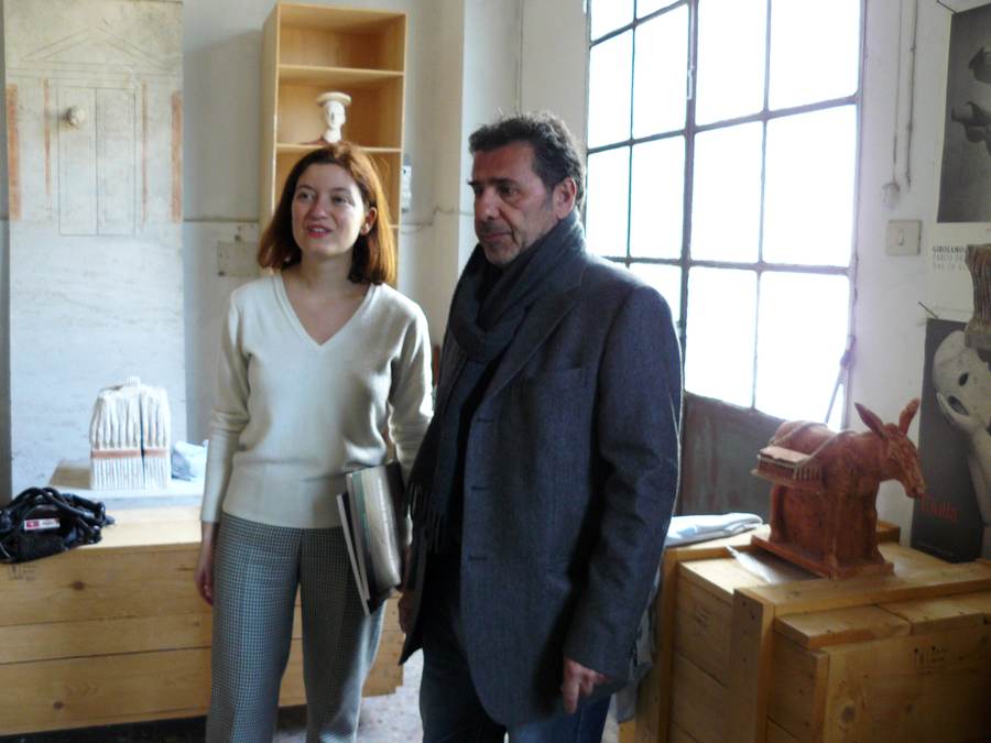 Arianna Sartori con Girolamo Ciulla nel suo studio, 2010