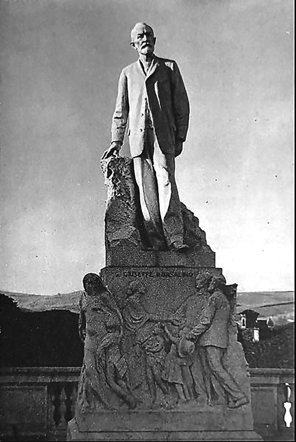 monumento-a-giuseppe-borsalino-pacetto-di-valenza-al