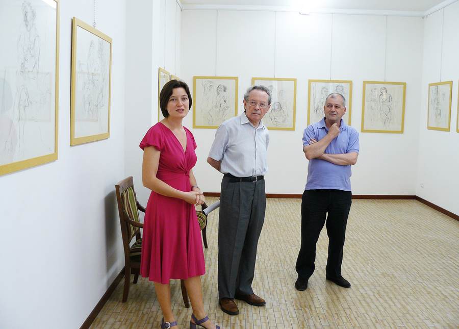 Luciano Cottini con Adalberto e Arianna Sartori in occasione della sua personale a Mantova il 13 giugno 2009 alla Galleria Arianna Sartori