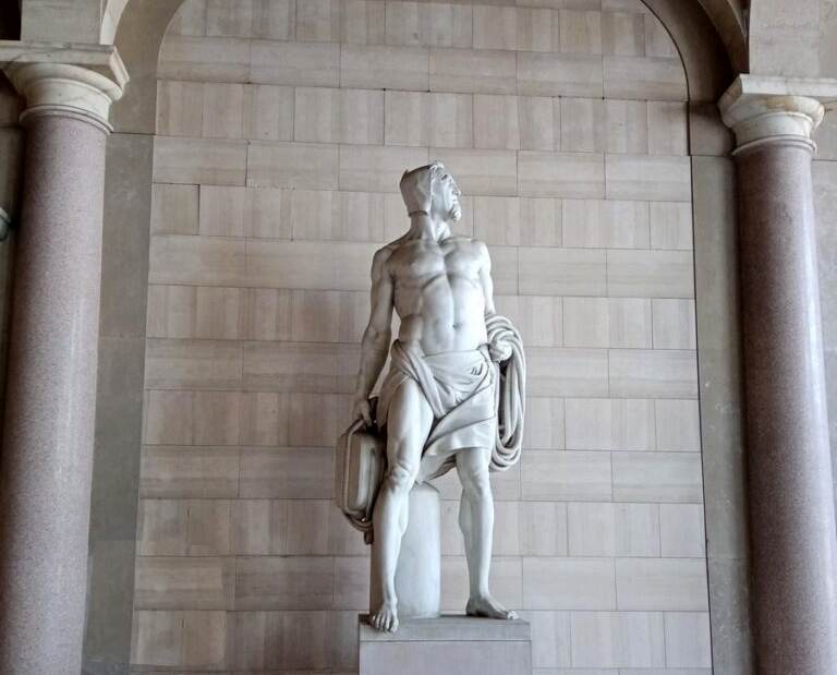 marinaio-palazzo-della-provincia-di-bari