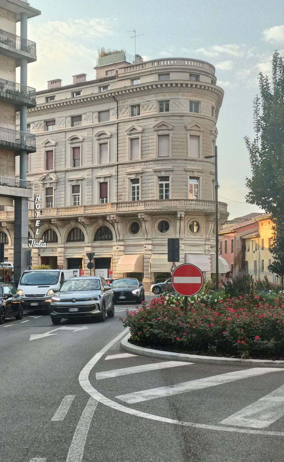 mantova-palazzo-della-banca-agricola-mantovana-tra-piazza-cavallotti-e-corso-vittorio-emanuele