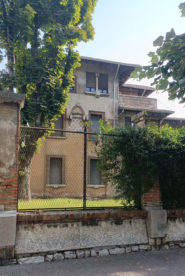 mantova-sede-dellistituto-pro-lattanti-e-slattati-ernesto-soncini-in-viale-risorgimento-angolo-via-rippa-a-mantova-dettaglio-oggi-sede-arpa