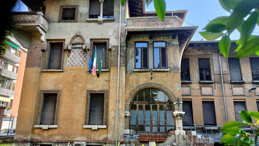 mantova-sede-dellistituto-pro-lattanti-e-slattati-ernesto-soncini-in-viale-risorgimento-a-mantova-facciata-oggi-sede-arpa