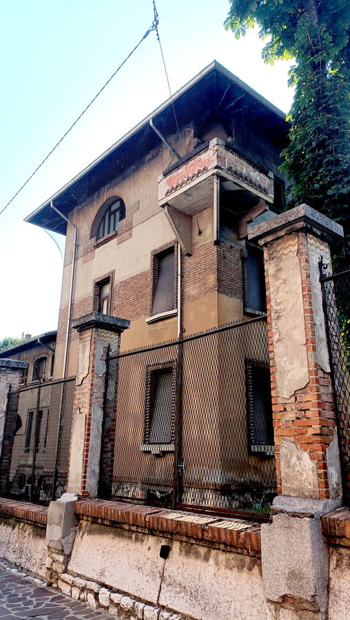 mantova-sede-dellistituto-pro-lattanti-e-slattati-ernesto-soncini-viale-risorgimento-angolo-via-rippa-dettaglio-a-mantova-oggi-sede-arpa