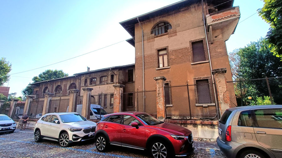 mantova-sede-dellistituto-pro-lattanti-e-slattati-ernesto-soncini-viale-risorgimento-angolo-via-rippa-a-mantova-dettaglio-oggi-sede-arpa