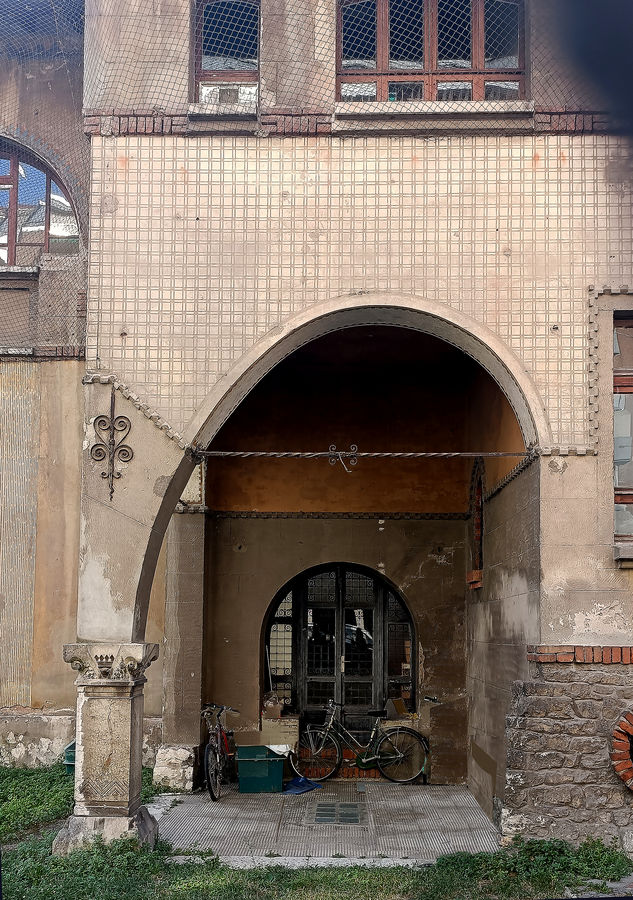 mantova-sede-dellistituto-pro-lattanti-e-slattati-ernesto-soncini-in-viale-risorgimento-angolo-via-rippa-a-mantova-particolare-oggi-sede-arpa