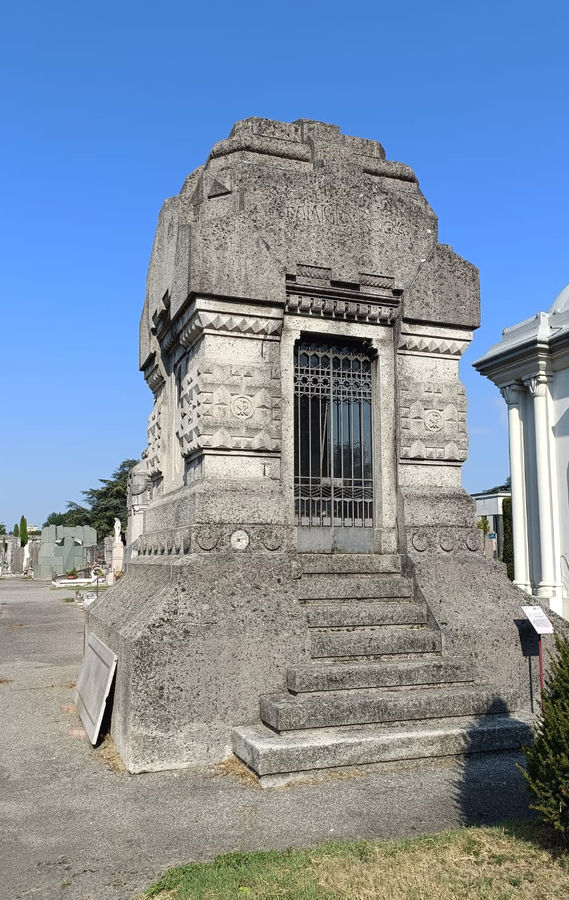 mantova-cimitero-monumentale-cappella-famiglia-rocca