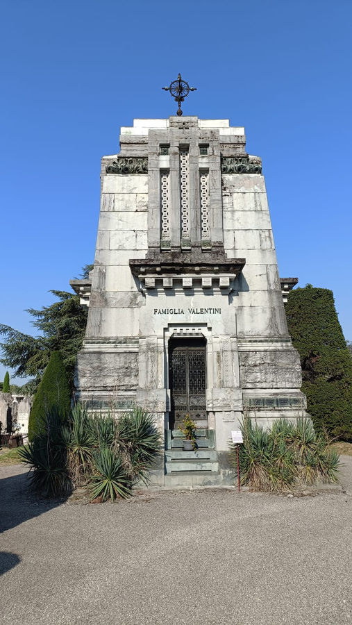 mantova-cimitero-monumentale-cappella-famiglia-valentini