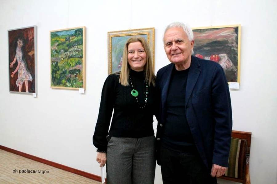 Giancarlo Cuccù con Arianna Sartori all'inaugurazione della sua personale L'Arte consapevole, Mantova, Galleria Sartori, 29 ottobre 2022