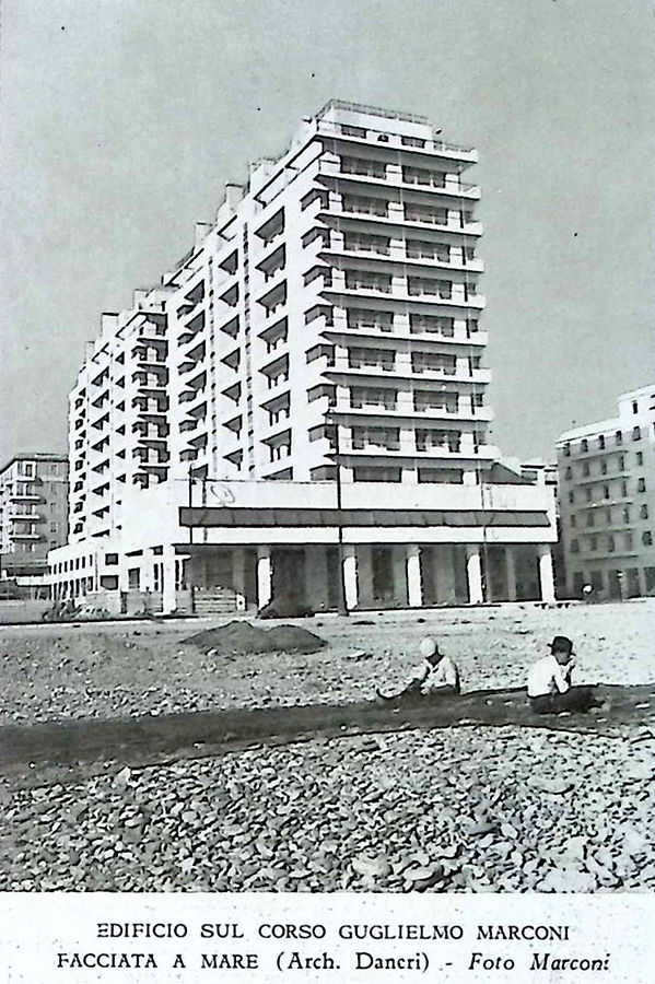 genova-edificio-sul-corso-guglielmo-marconi-facciata-a-mare