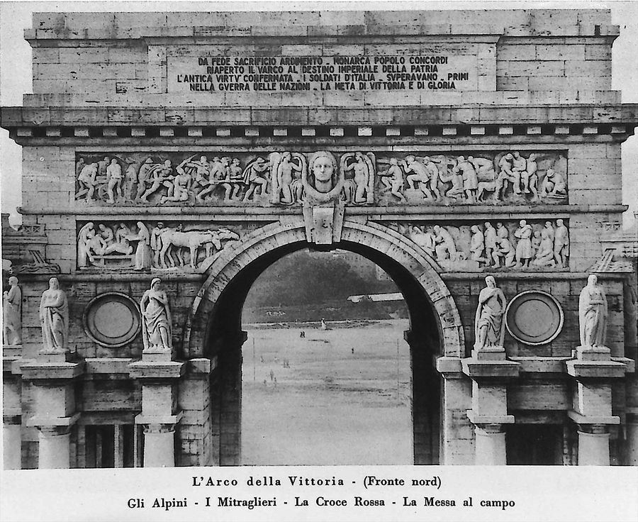genova-arco-della-vittoria-fronte-nord-gli-alpini-i-mitraglieri-la-croce-rossa-la-messa-da-campo