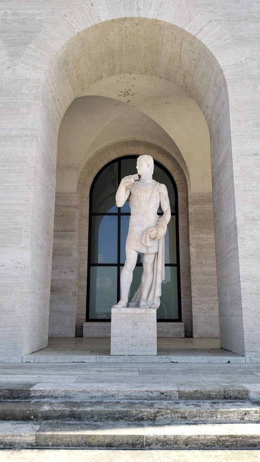 il-lavoro-palazzo-della-civilta-italiana-eur-roma