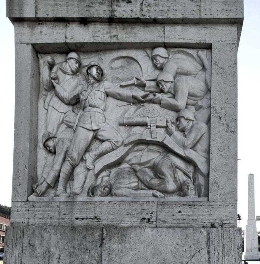 altorilievo-decorativo-ponte-duca-emanuele-filiberto-di-savoia-aosta-roma-foro-mussolini-battaglia-della-laguna-veneta-sile