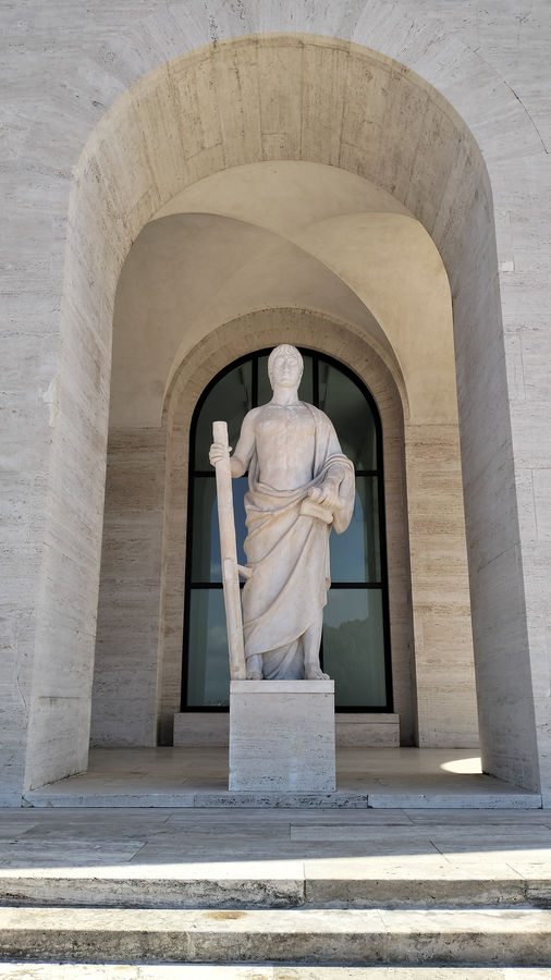 roma-eur-lordine-sociale-palazzo-della-civilta-italiana