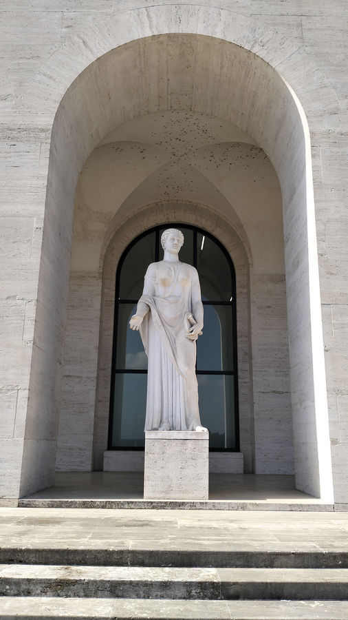 roma-eur-la-stampa-palazzo-della-civilta-italiana