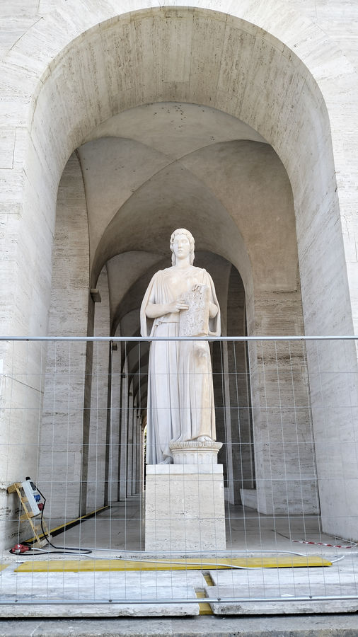 roma-eur-larcheologia-palazzo-della-civilta-italiana