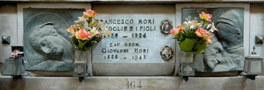 tomba-famiglia-mori-cimitero-di-staglieno-genova