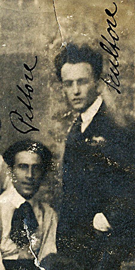 Alessandro Fontana e Giuseppe Menozzi (in piedi), 1919