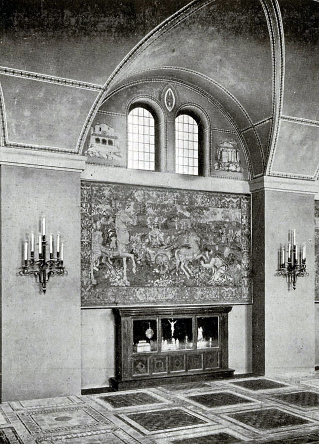 una-bifora-della-parete-laterale-la-nuova-sala-dei-musici-nel-convento-di-san-francesco-dassisi