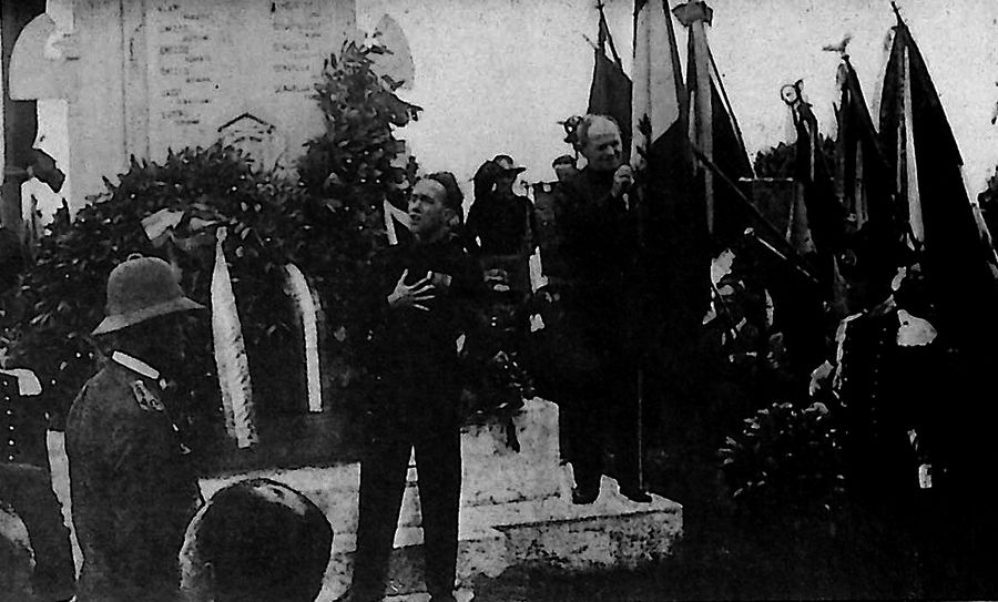 santilario-genova-monumento-ai-caduti-inaugurazione-mentre-parla-il-presidente-della-sezione-combattenti-di-santilario