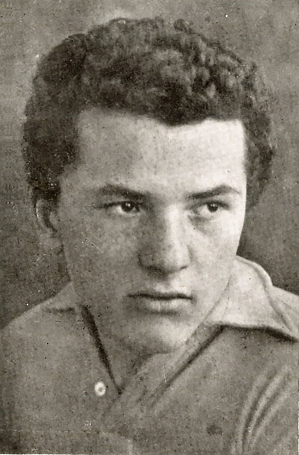 Luigi Grosso - (1932 - Sandro Bini, Artisti - A.R. Giorgi, Luigi Grosso, Fiore Tomea, Lorenzo Lorenzetti, Aligi Sassu, Gian Paolo De Luigi, Giacomo Manzù, Una lettera di P. M. Bardi e quarantaquattro illustrazioni, edizioni Libreria del Milione, Milano).